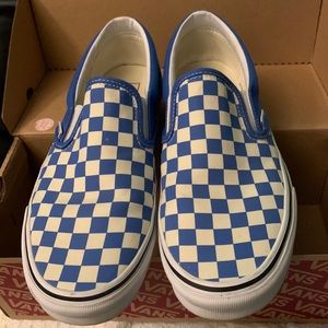 Mens size 10 classic checkered blue/white Vans.